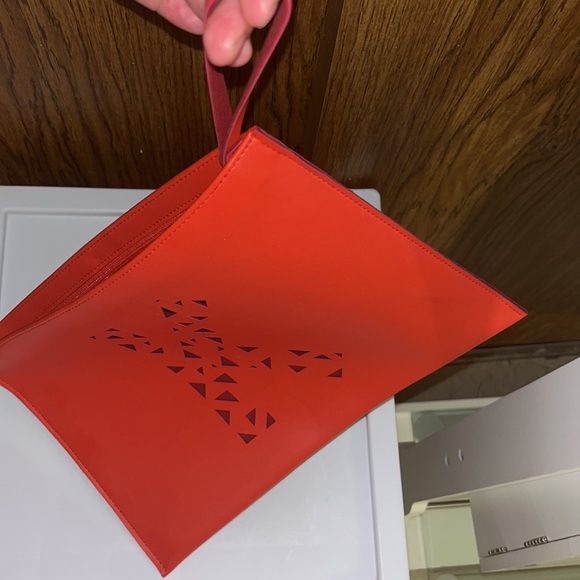 Kenzo perfumes wristlet - Picture 6 of 6